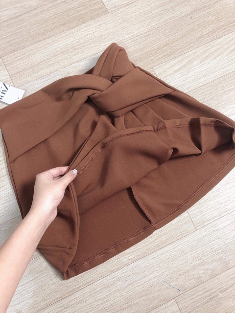 Bán sỉ chân váy xoắn eo tà lệch | BigBuy360 - bigbuy360.vn