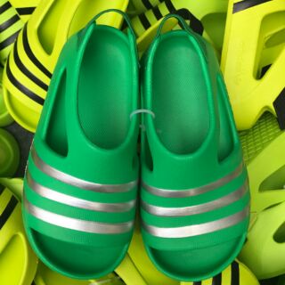 Dép sandal quai thun em bé adilette play | xanh lá s/bạc