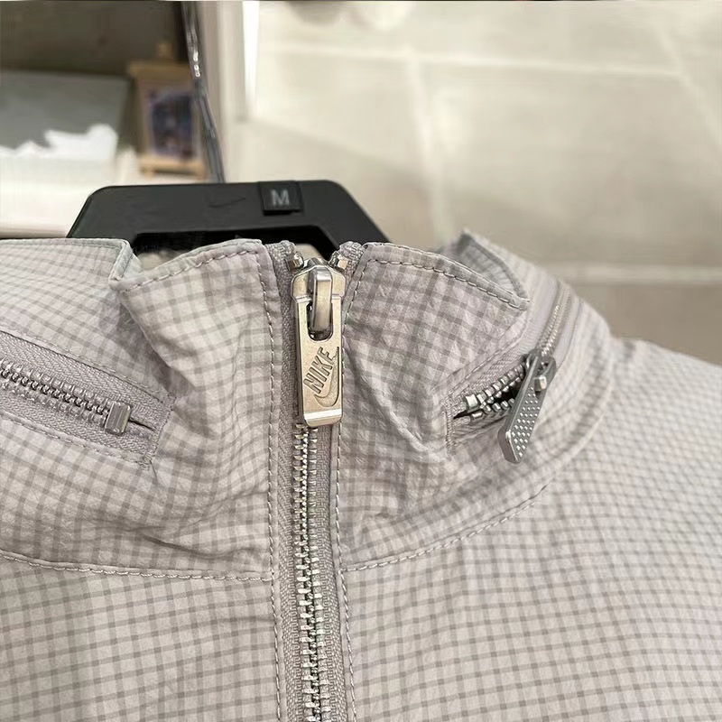 Áo Khoác Bomber Màu Trơn Thêu Logo NK Phối Khóa Kéo Thời Trang Cho Nam Và Nữ