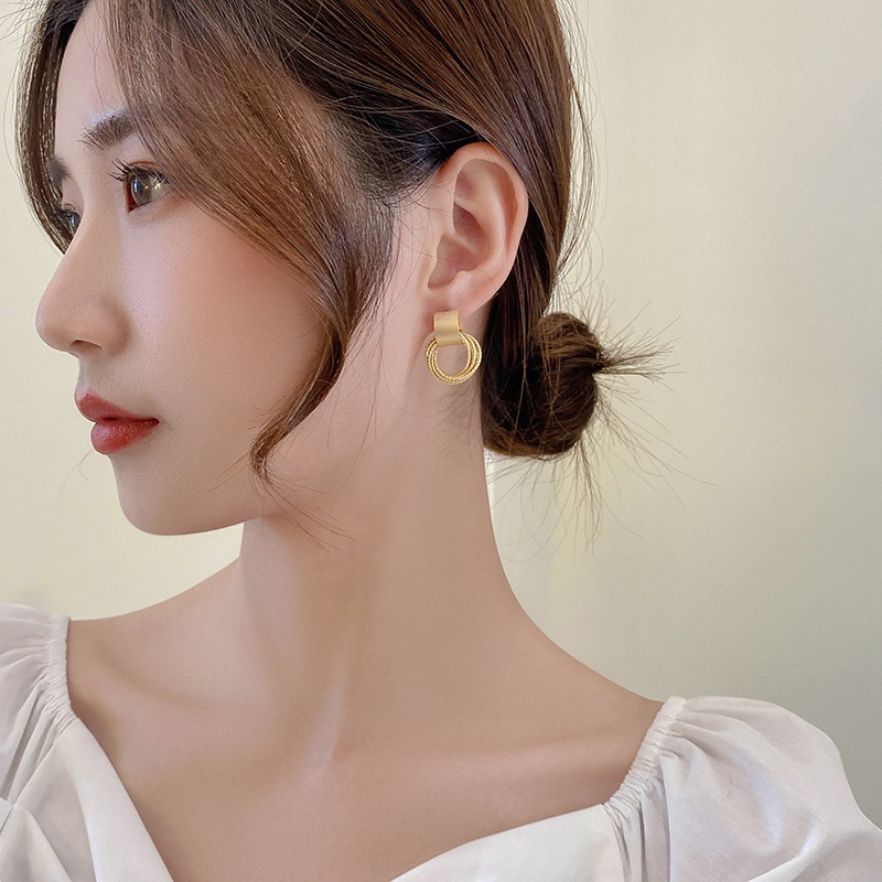 Khuyên Tai Nữ Hoàng Phong Cách Âu Mỹ Thời Trang Mới