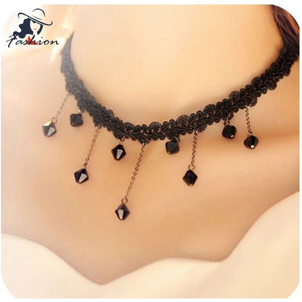 Vòng cổ choker đen đính hạt giả ngọc trai