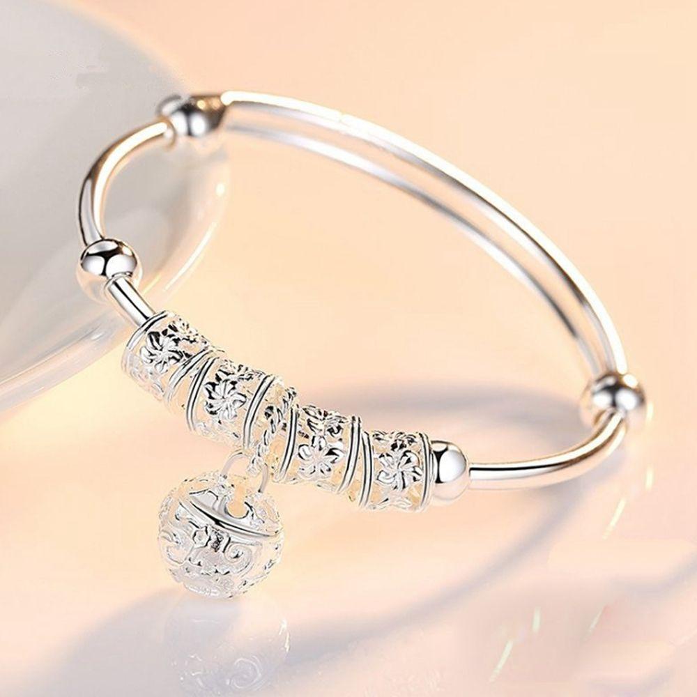 Vòng Tay Nữ Mạ Bạc Đính Chuông