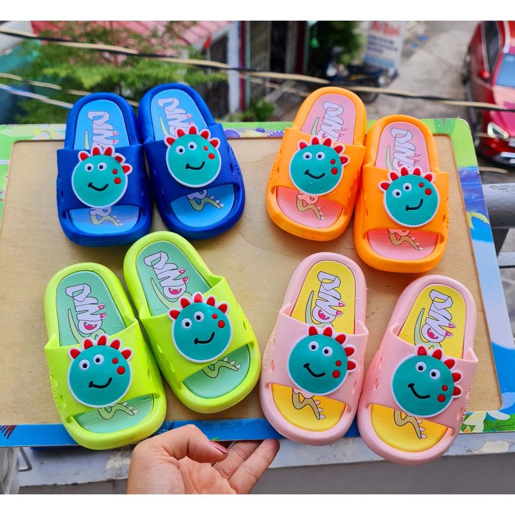 Dép bánh mì cho bé trai bé gái hình cá sấu hoạt hình chấm đỏ chất cao su mềm