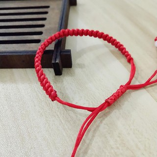 vòng tay chỉ đỏ may mắn