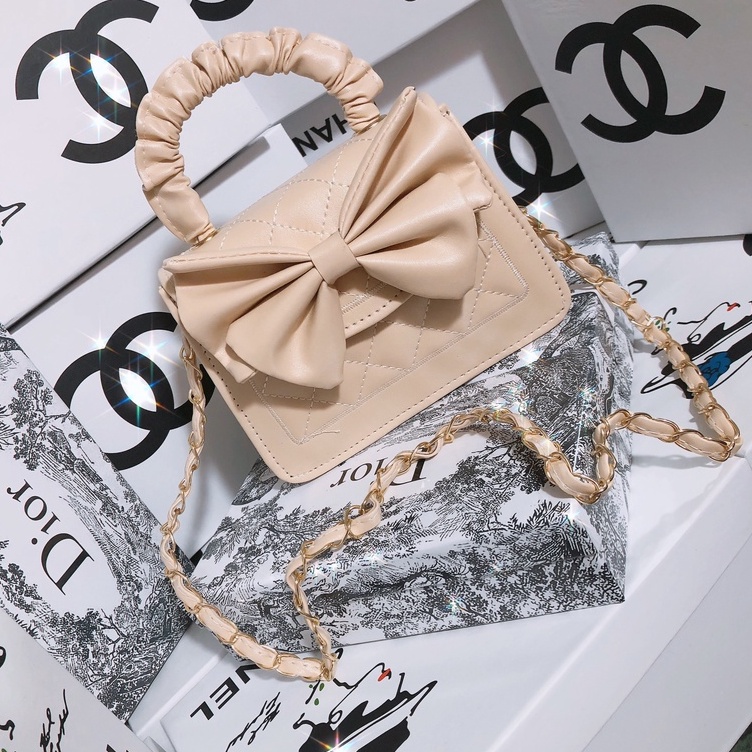 Túi nữ có quai bèo nhúm cầm tay, kèm dây luôn đeo chéo, kèm nơ siêu xinh, đẹp. Phong cách trẻ trung Hàn Quốc, điệu đà