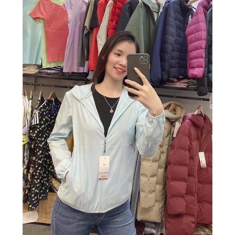 Áo gió Uniqlo chống tia UV có thể làm áo chống nắng | BigBuy360 - bigbuy360.vn