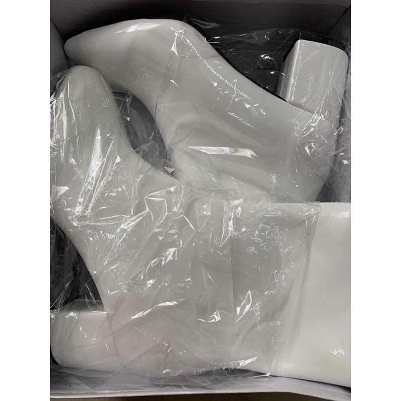 boots trắng