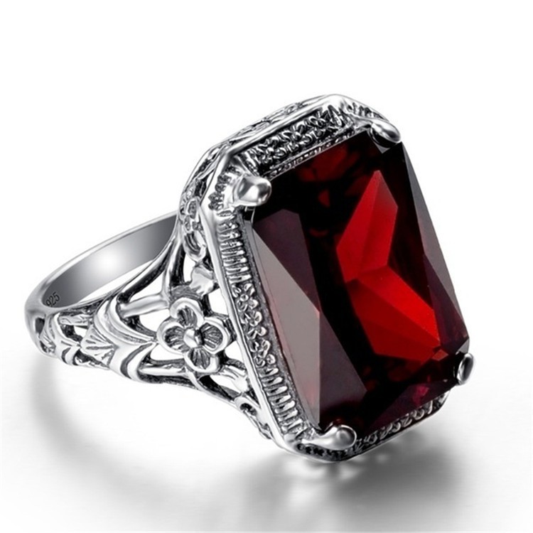 Nhẫn đính hôn mặt hoa đá ruby