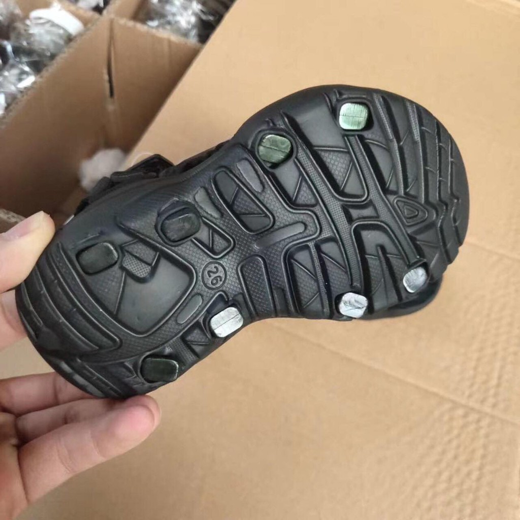 Sandal bé trai dư xịn