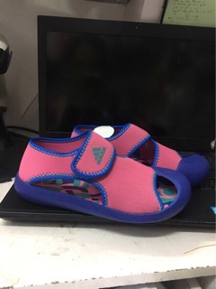 Sandal adidas cho bé