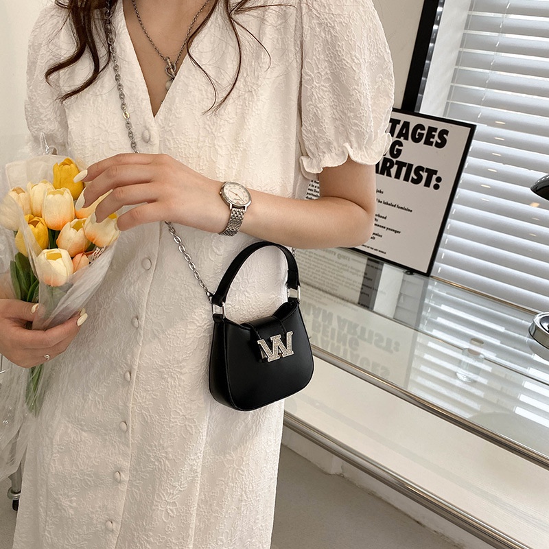 Túi Xách Nữ Đeo Chéo Chữ W Kèm Dây Xích