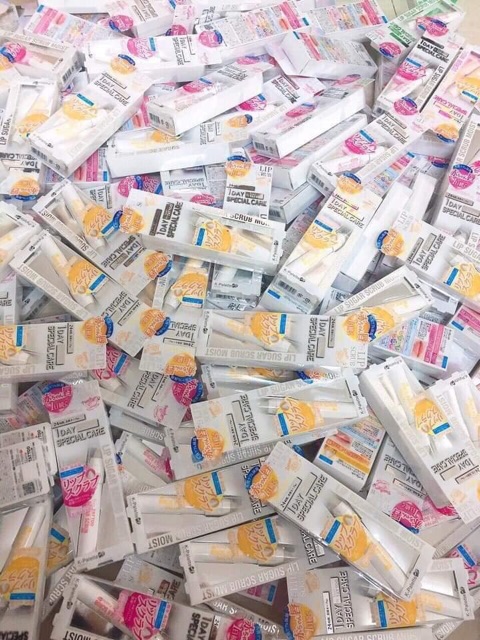 BÚT TẨY DA CHẾT MÔI đình đám LIP SUGAR SCRUB MOIST by 1 Day Tatoo | BigBuy360 - bigbuy360.vn