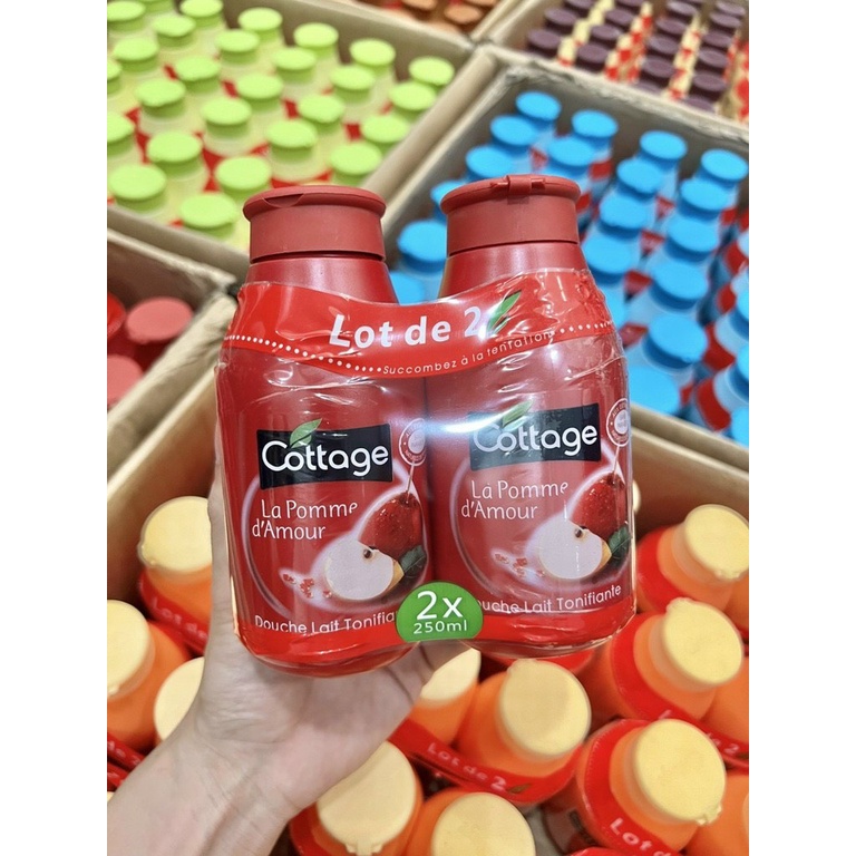 Một chai sữa tắm Cottage cực thơm