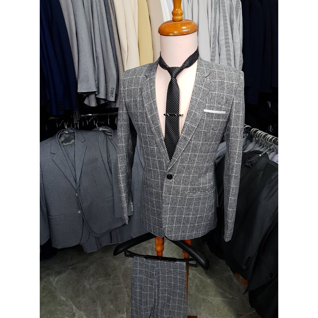 Bộ vest nam ôm body tông xám đậm sọc ca rô chất vải mềm mịn + cà vạt chấm bi + kẹp