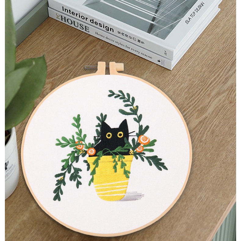 Bộ thêu hình mèo con dễ thương, sự kết hợp dễ thương giữa cây xanh, hoa và mèo con, đồ handmade DIY, sở thích, bộ đồ thêu cho người mới bắt đầu