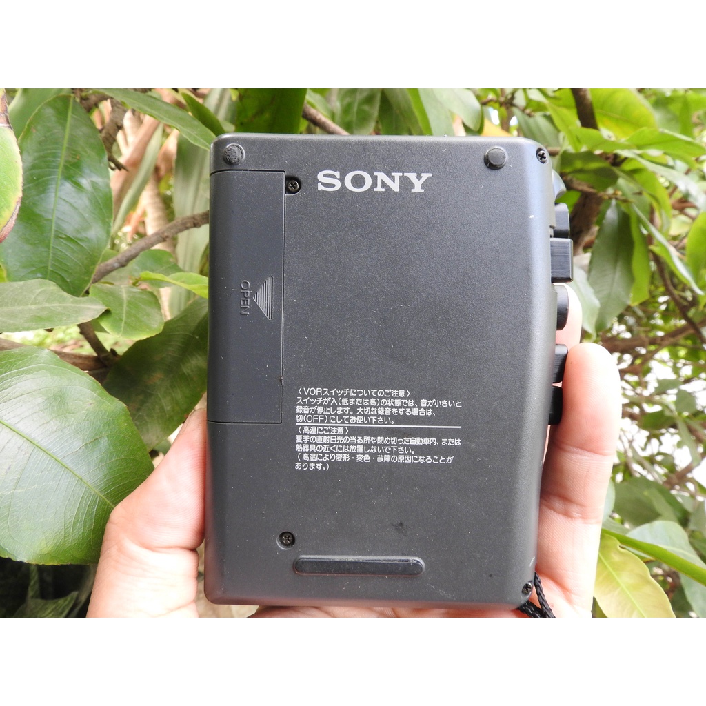 Máy nghe nhạc Cassette Sony TCM-AP10 có loa ngoài phát băng 2 chiều cửa băng kim loại chắc tay máy còn đẹp