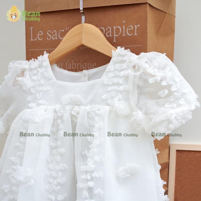 Váy trắng thêu voan hoa nổi tay bồng tiểu thư cho bé