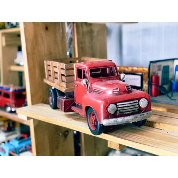 Mô hình xe tải thùng gỗ cổ điển