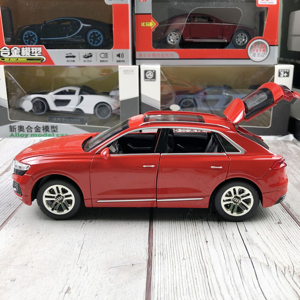 Mô hình xe ô tô Audi Q8 tỉ lệ 1:24 hãng Chezhi khung thép sơn tĩnh điện bền đẹp, 3 màu Đen, Đỏ, Trắng