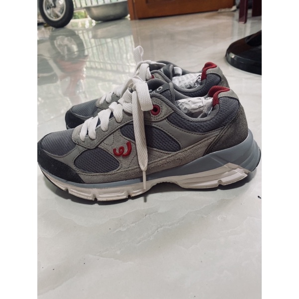 Giày thể  thao hiệu si pro—-béch