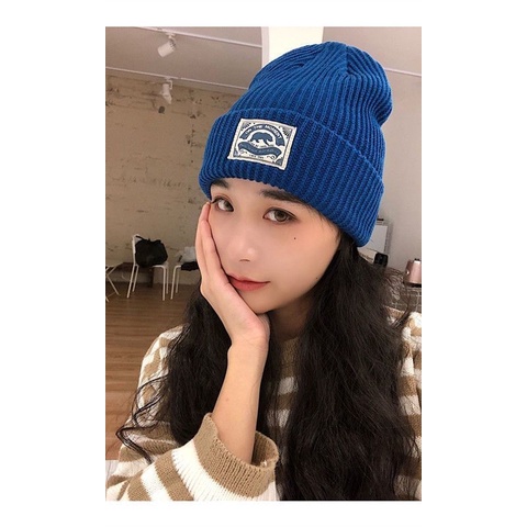 Mũ len màu xanh dương đậm thời trang thu đông Hàn Quốc 2021