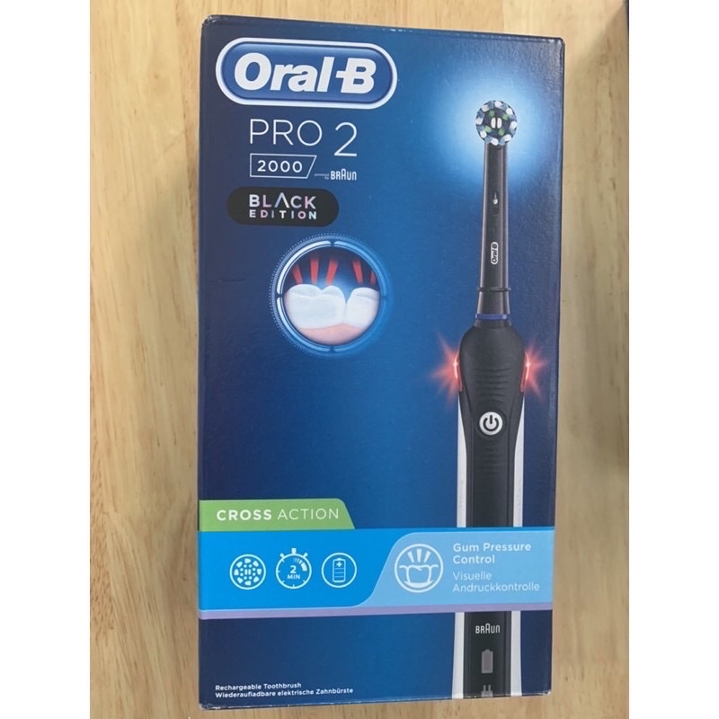 Bàn chải điện Oral B Pro 2 2000, Cross Action (sạch sâu) và Sensi (răng nhạy cảm)