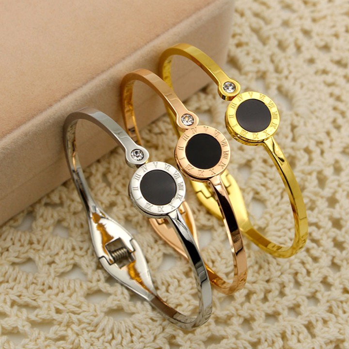 Vòng tay nữ titan cao cấp có mặt la mã siêu đẹp, bền màu, hợp thời trang