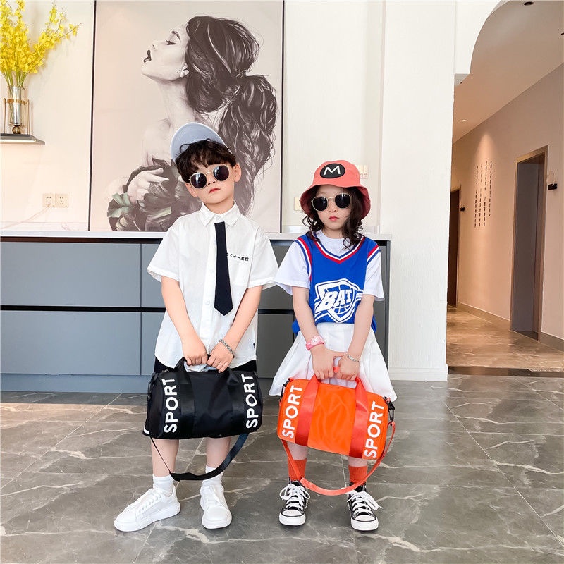 Túi thể thao trẻ em thể thao công suất lớn túi messenger đẹp trai du lịch ngoài trời ba lô