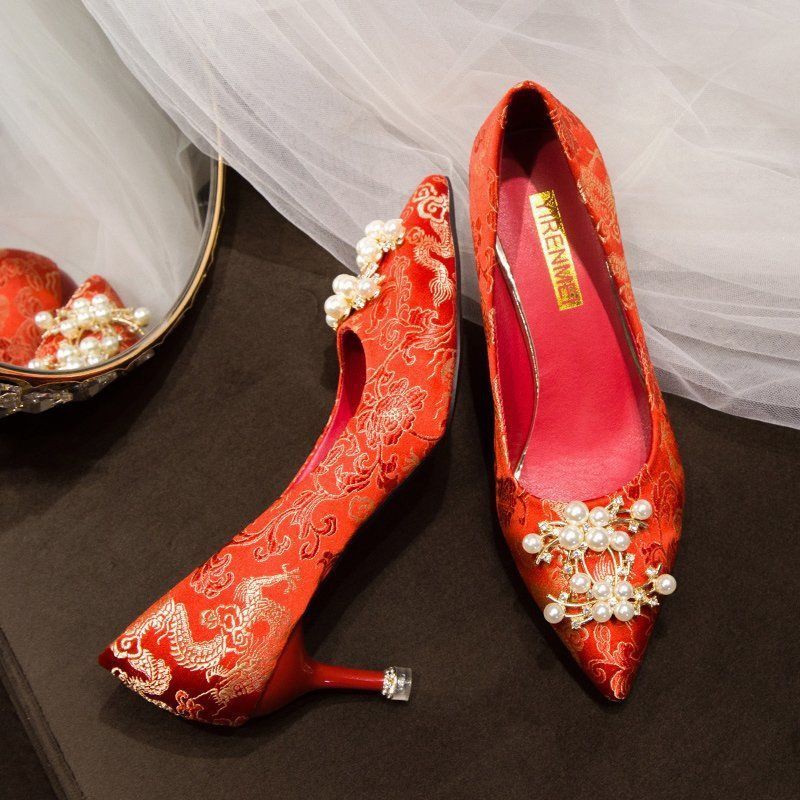 Giày cưới phụ nữ gót nhọn 2021 mới của Trung Quốc quần áo Xiuhe rượu vang đỏ cô dâu mang thai pha lê cao