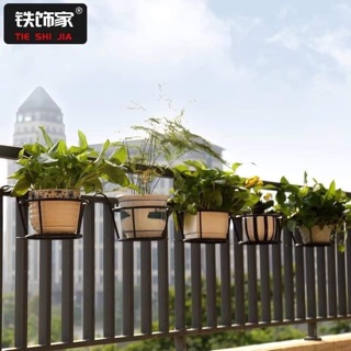 Giá sắt treo ban công