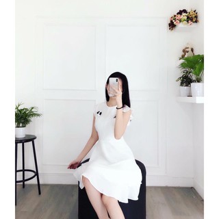Đầm trắng xòe