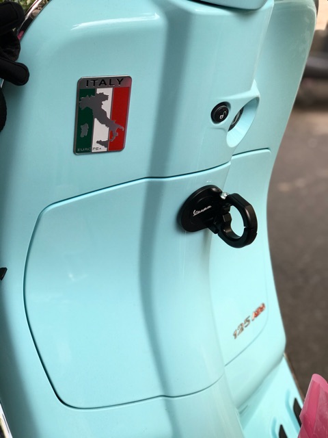 Móc treo đồ cho xe Vespa