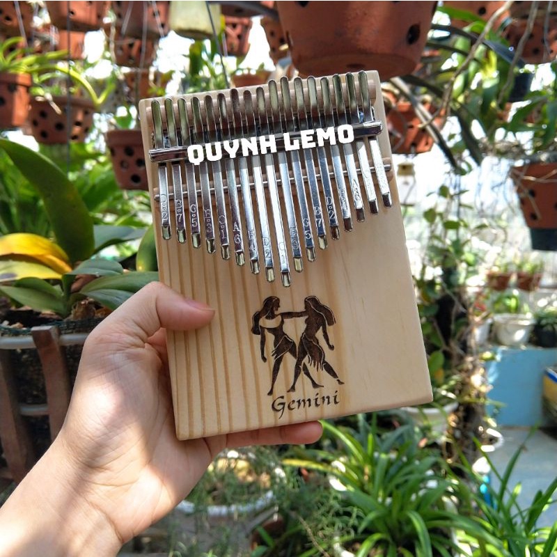 Đàn Kalimba 17 Phím Khắc Hình 12 Cung Hoàng Đạo - Đàn Kalimba Nguyên Khối Gỗ Thông Cao Cấp Tặng Full Phụ Kiện