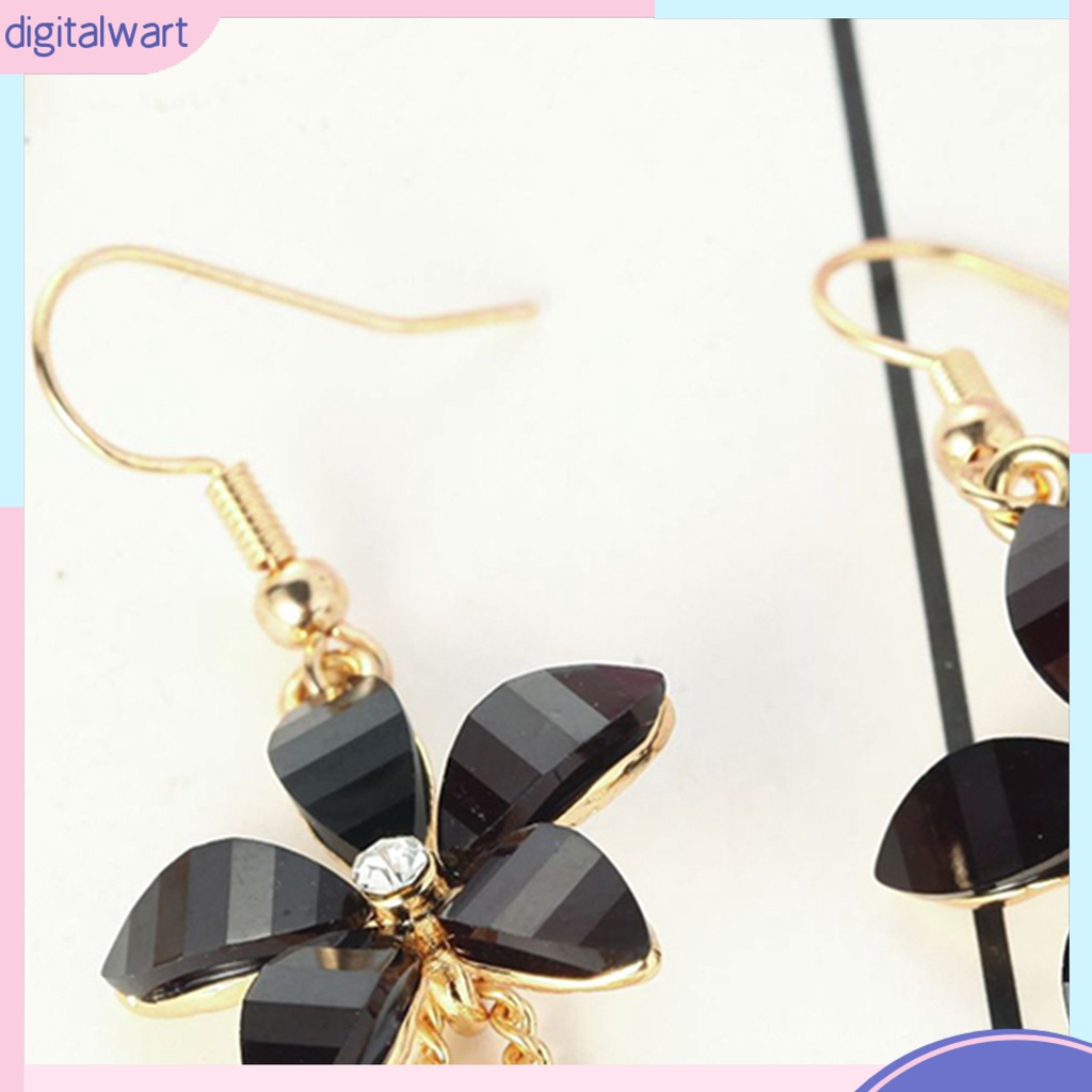 Đôi bông tay họa tiết hoa và ngọc trai thời trang cho nữ