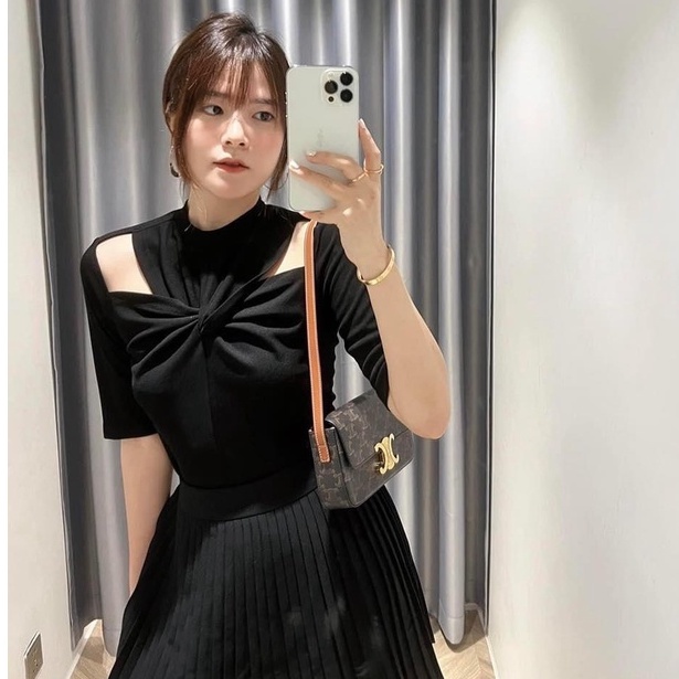 Áo thun xoắn ngực tay lỡ khoét vai