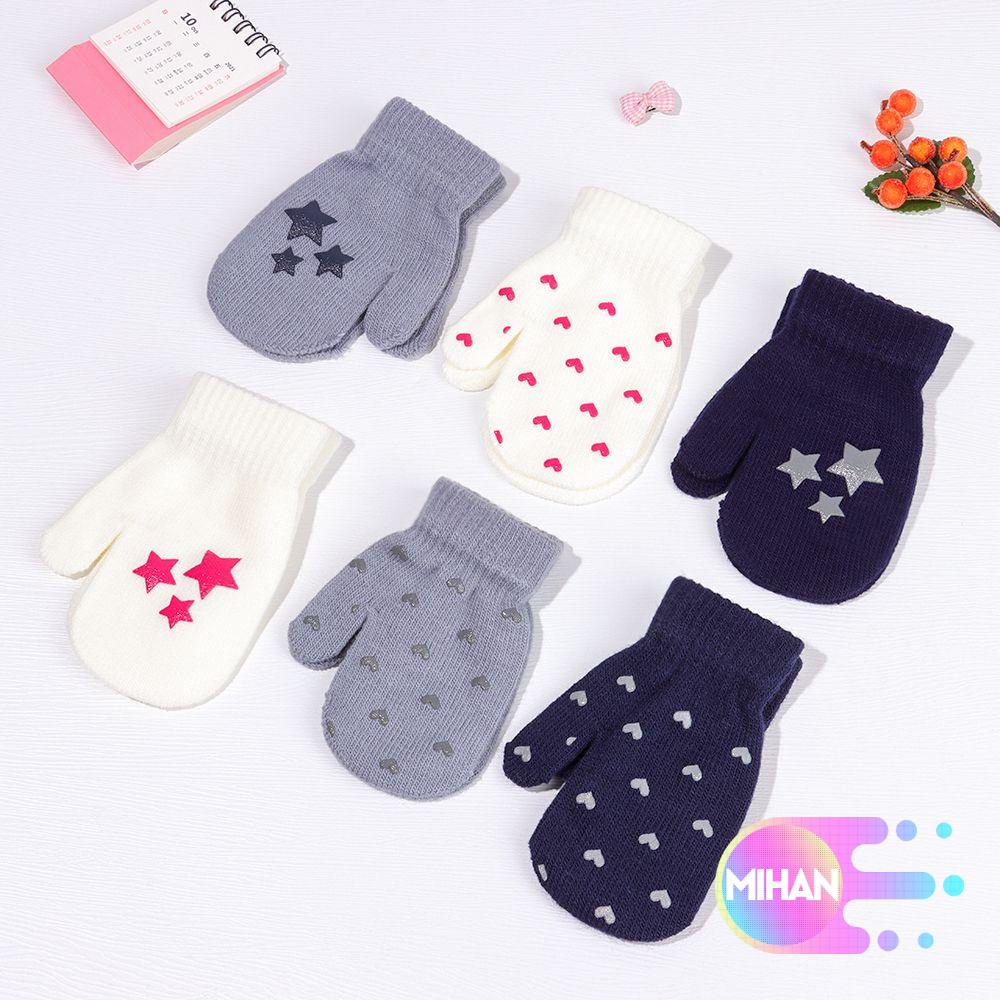 Găng tay dệt kim chống trượt họa tiết hoạt hình cho bé