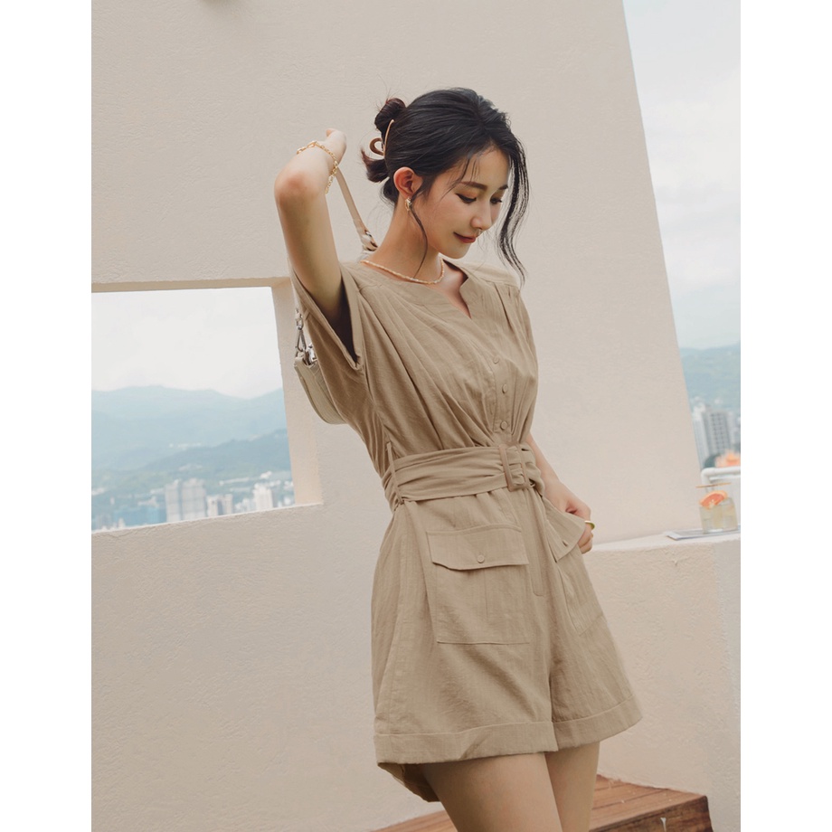 Jumpsuit cổ V xếp ly kèm belt nữ Air Space 2121828008