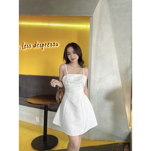 ĐẦM 2 DÂY ĐÍNH CƯỜM TRƯỚC NGỰC