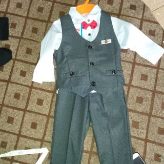 Bộ vest cho bé trai.