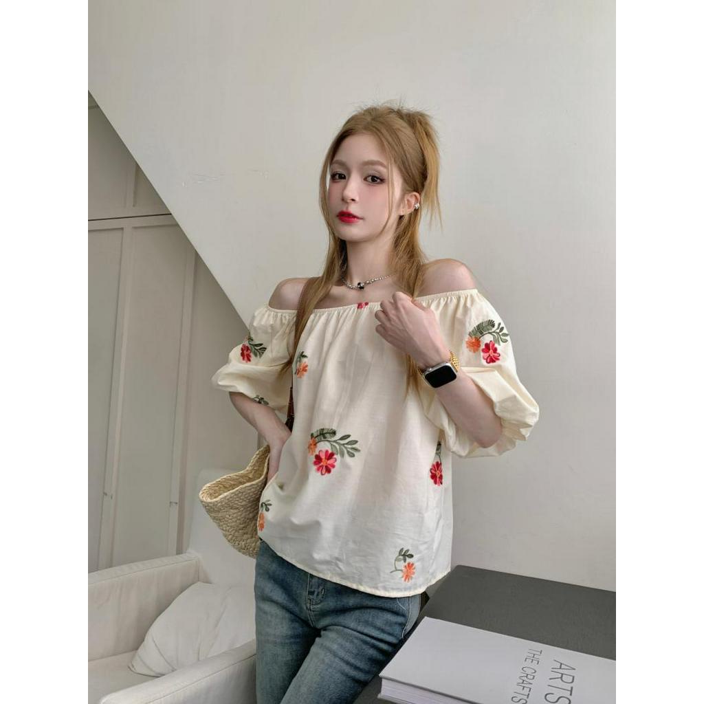 Áo Kiểu Trễ Vai Dáng Rộng Tay Phồng Thêu Họa Tiết Kiểu Pháp Thời Trang Mùa Hè 63115