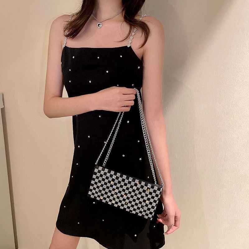 Túi Đeo Vai Da Hình Chữ Nhật Đính Đá Phối Dây Xích 2022 Thời Trang Cá Tính