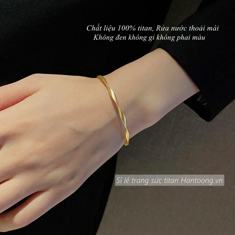 Vòng tay titan nữ không gỉ không phai màu dạng hở có thể điều chỉnh kích cỡ thiết kế đơn giản mẫu mới 2023