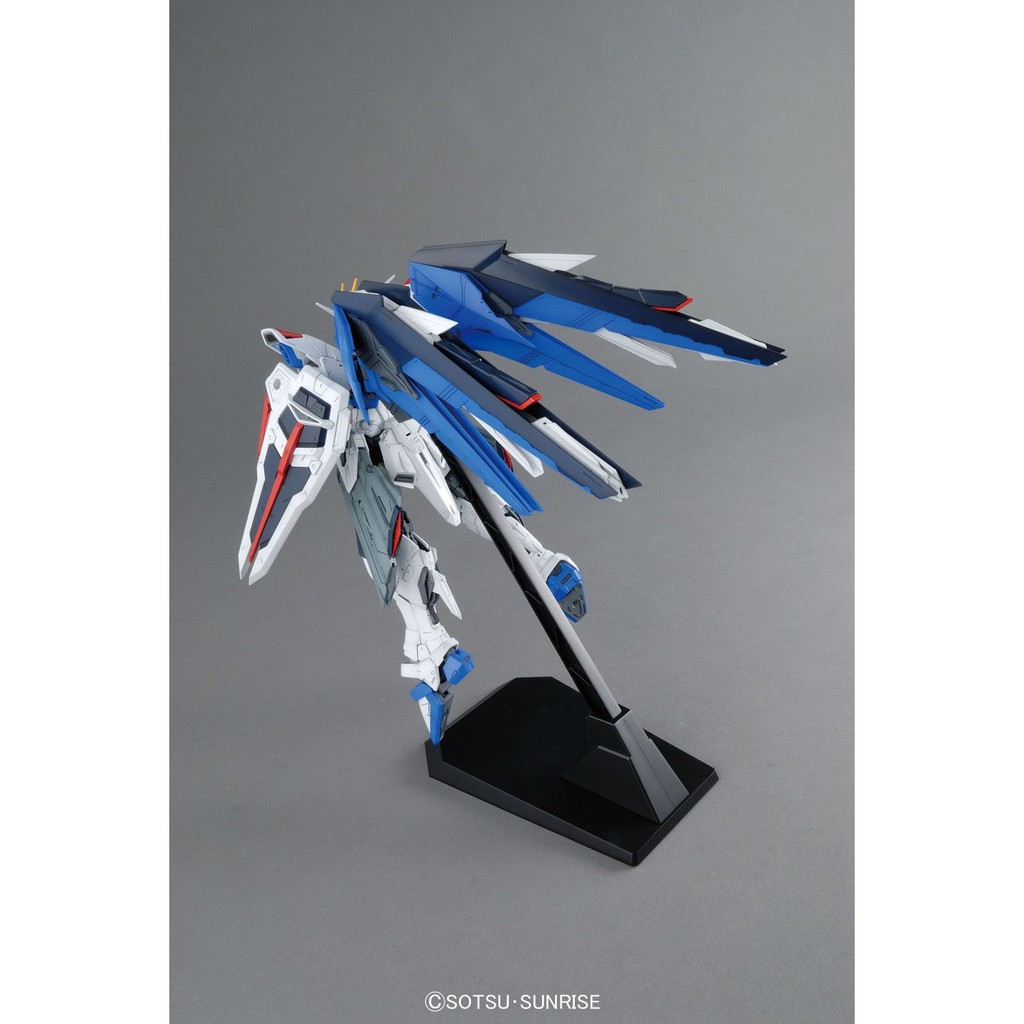 Gundam Bandai MG Freedom ZGMF-X10A 1/100 Seed Mô Hình Nhựa Đồ Chơi Lắp Ráp Anime Nhật