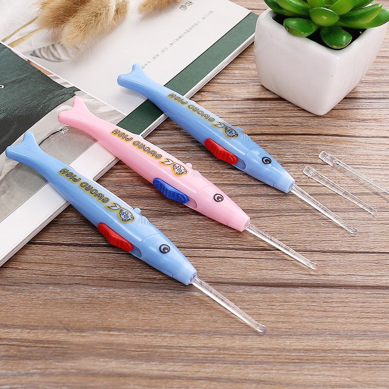 Cây lấy ráy tai có đèn hình cá