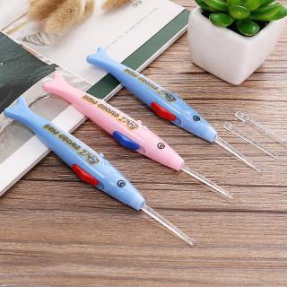 Cây lấy ráy tai có đèn hình cá