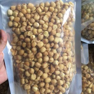 Hạt sen sấy khô tốt cho mọi người có thể rang lên ăn hoặc nấu chè giúp tốt cho sức khỏe và giải độc cơ thể rất mát. Ngo