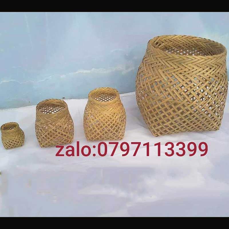 Giỏ tre dạng lỗ thưa mini cắm hoa trang trí