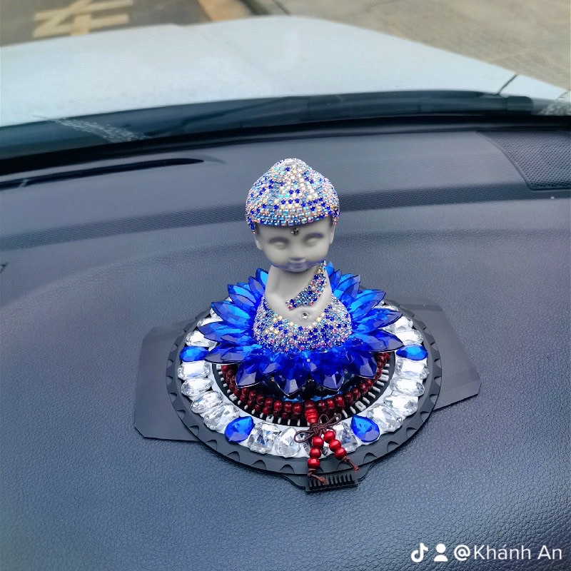 Tượng phật đá pha lê trang trí ô tô