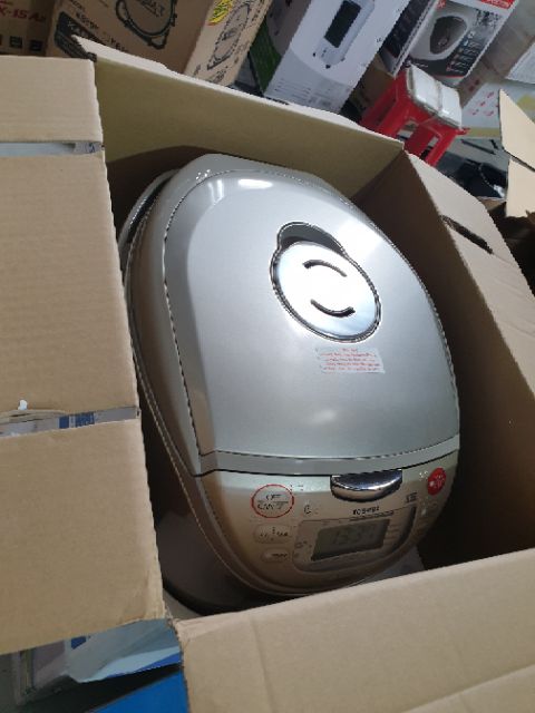 Nồi cơm điện cao tần Toshiba 1.8 lít RC-18RH(CG)- Trưng Bày | BigBuy360 - bigbuy360.vn