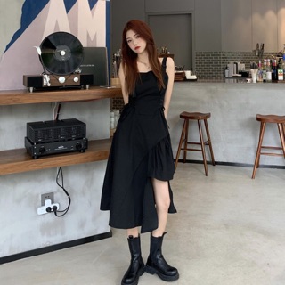 Váy hai dây lệch tà màu đen